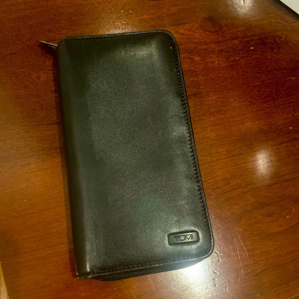 Tumi Leather Zip Up Wallet Pouch Card Accessory Holder